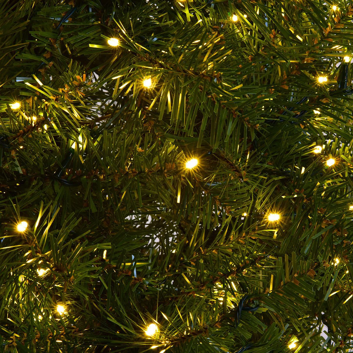 Goplus Pre-Lit Christmas Tree Artificial PVC with 700 LED Lights and Solid Metal Legs (7ft) - Image 8